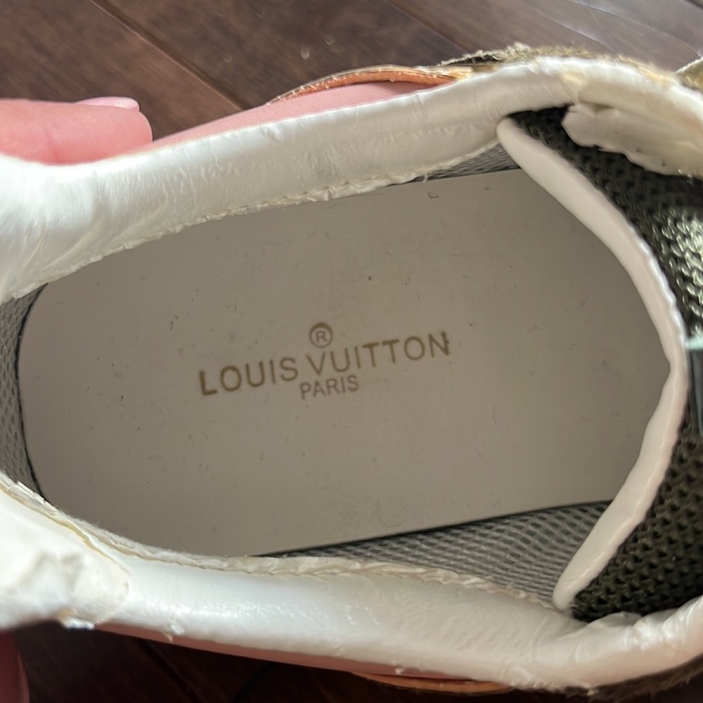 Louis Vuitton run away sneaker size 8.5 ladies - Picture 6 of 6